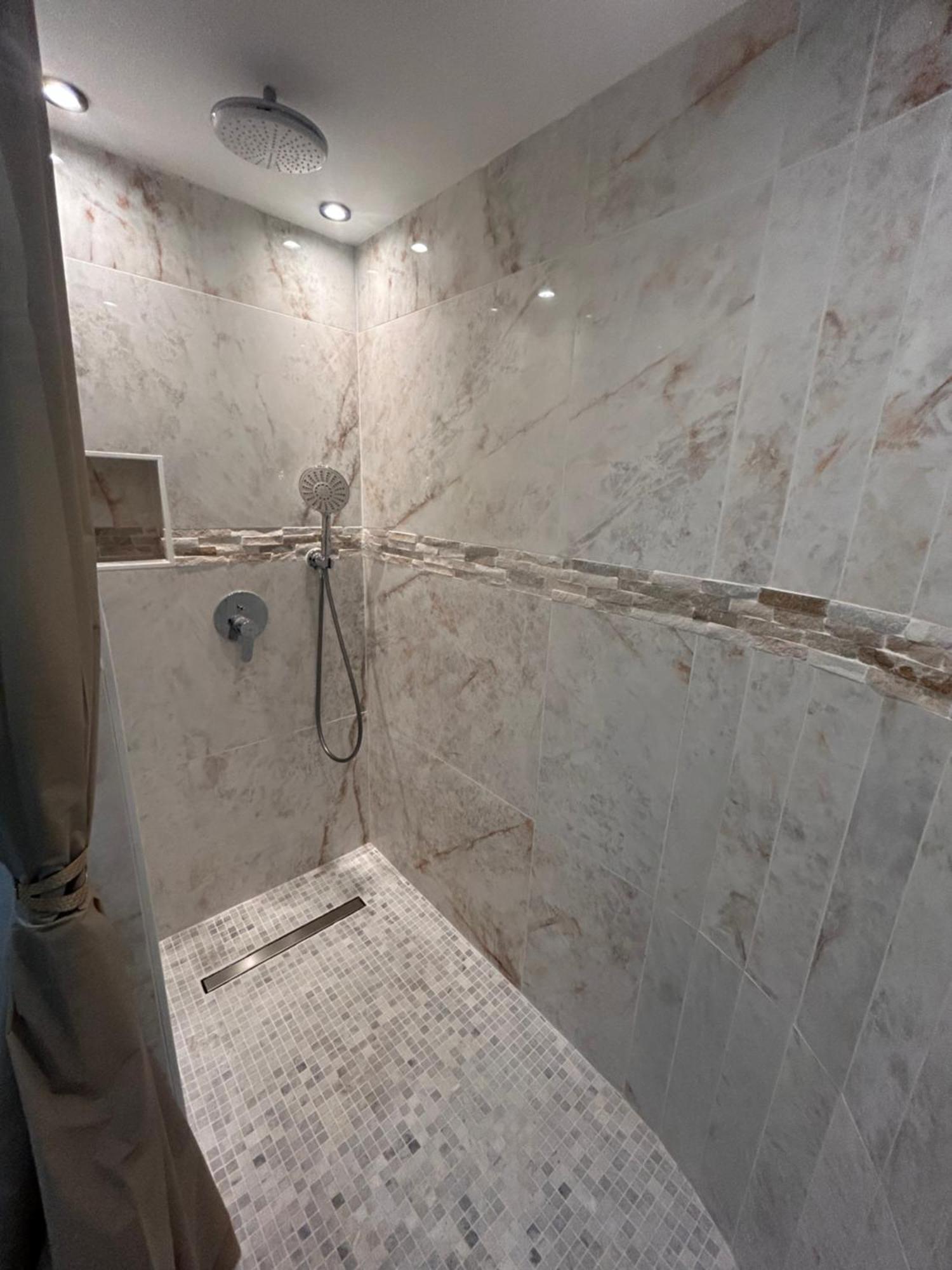 Spa Jacuzzi Moon White Vaudherland Bagian luar foto