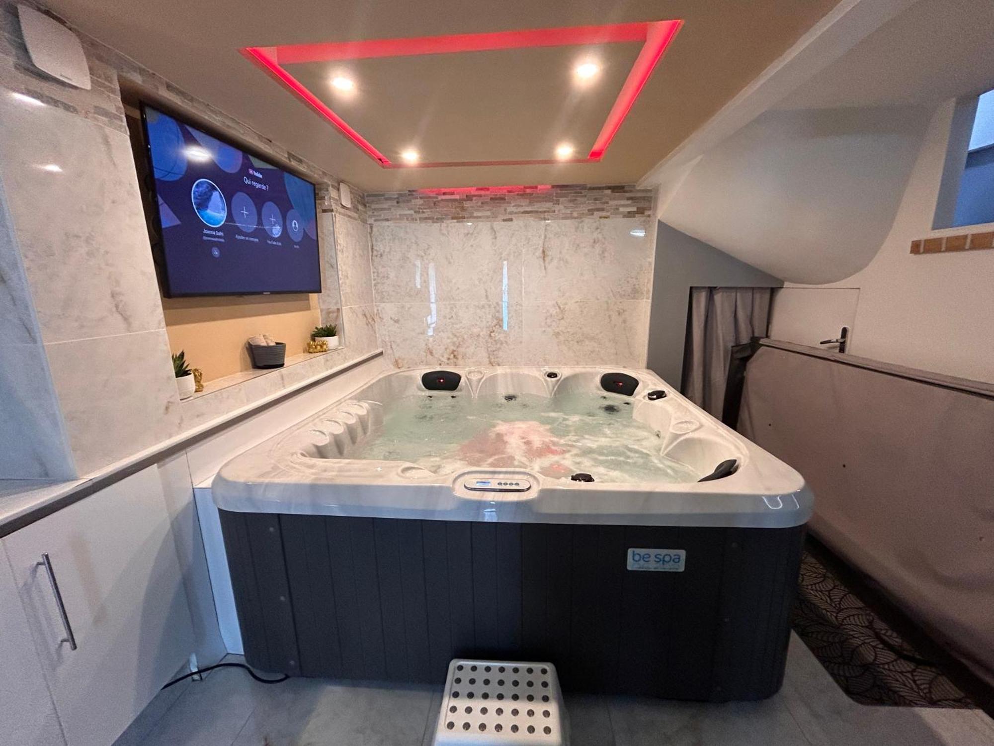 Spa Jacuzzi Moon White Vaudherland Bagian luar foto